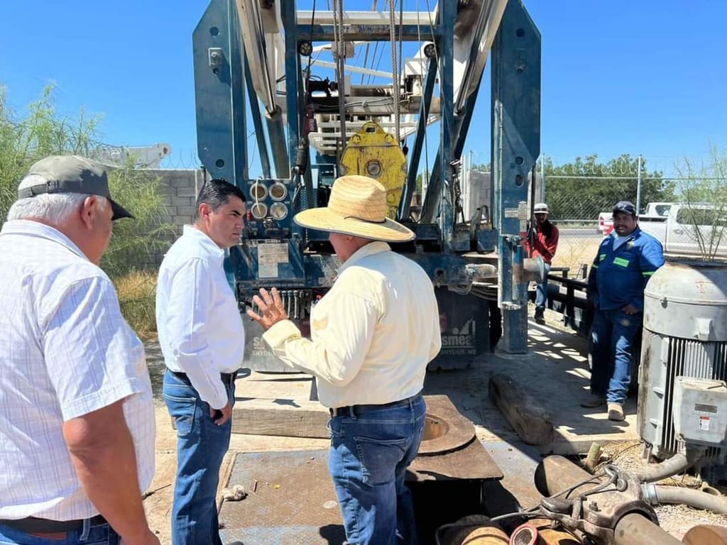 Desde hace unos días se realizan trabajos de reposición del pozo. (EL SIGLO DE TORREÓN)