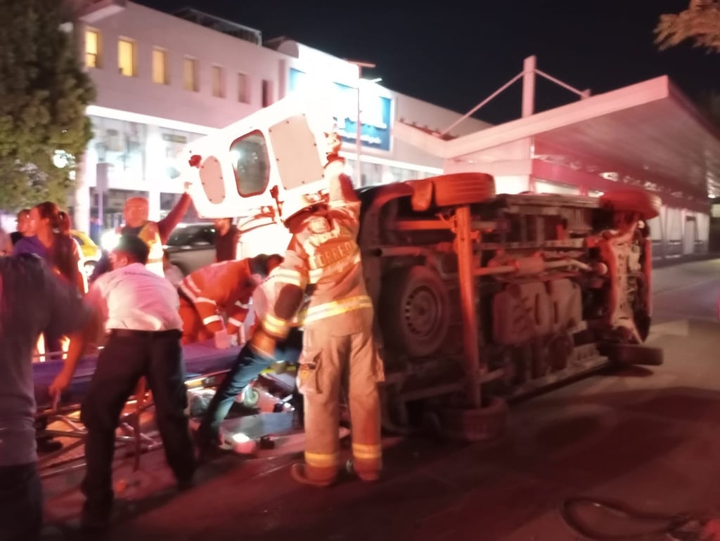 Vuelca Ambulancia Tras Ser Impactada El Siglo De Torreón