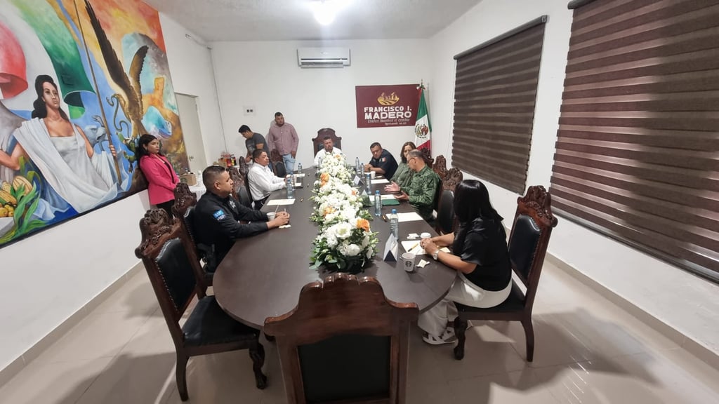 La reunión tuvo lugar al medio día de este viernes en el despacho de la alcaldía. (Foto: MARY VÁZQUEZ / EL SIGLO DE TORREÓN)