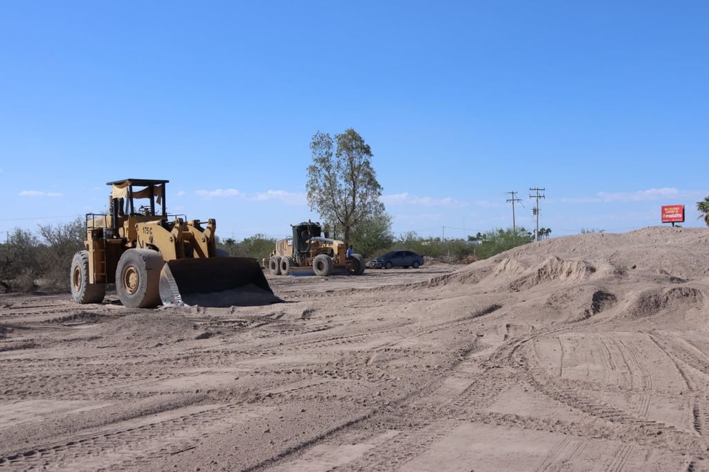 Limpian terreno donde se proyecta la instalación de la tienda comercial Costco. (VAYRON INFANTE)