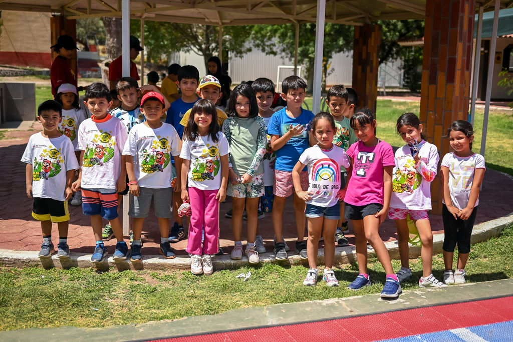 De divertidas vacaciones disfrutaron los pequeños en su curso de verano (EL SIGLO DE TORREÓN /EDDIE RUIZ)