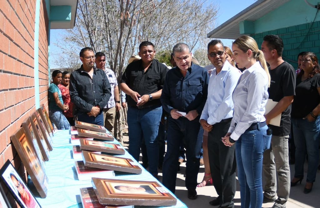 Miguel Riquelme, inauguró aulas en el CIJE de la UAdeC y entregó una barda perimetral en la Escuela Primaria 'Justo Castro', del ejido Emiliano Zapata.