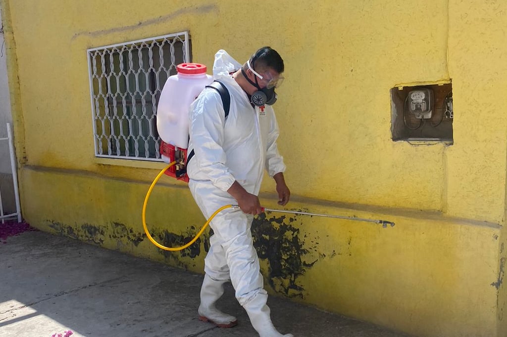 Se reciben en promedio 25 solicitudes para fumigación contra la garrapata  en Madero y San Pedro | El Siglo de Torreón