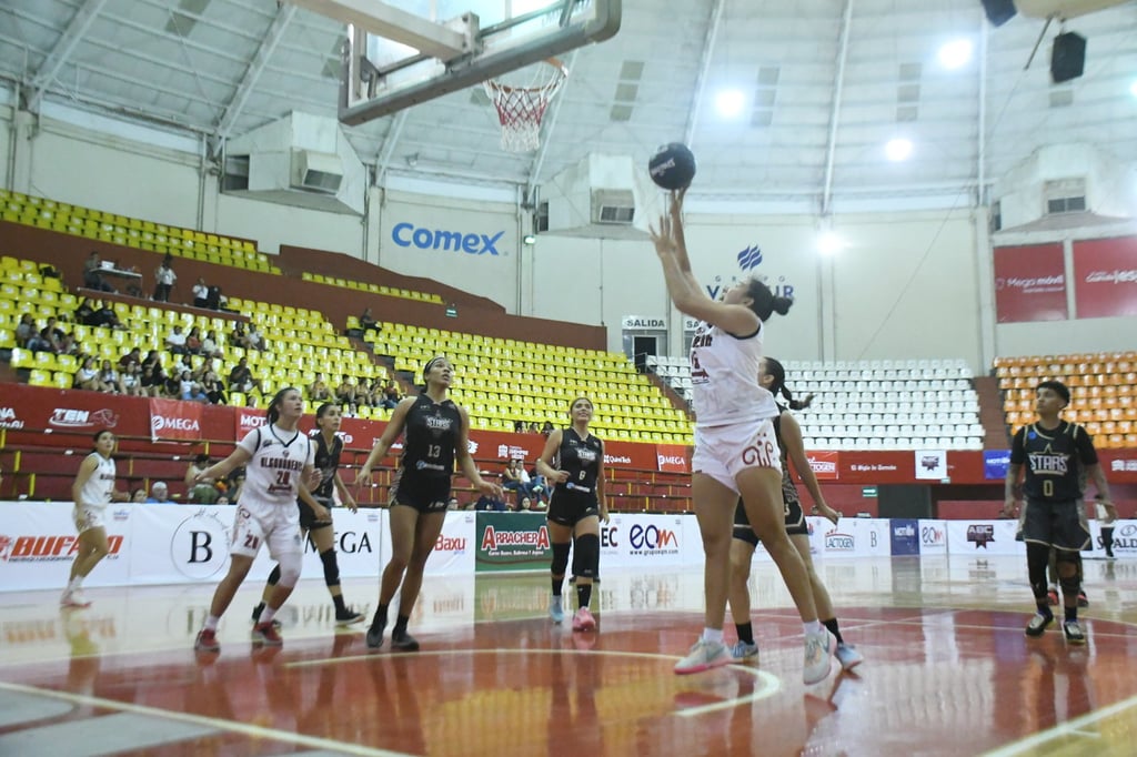 Las Algodoneras de la Comarca buscarán pegar primero en la final de la Zona Norte de la Liga Asociación de Basquetbol de Clubes Mexicanos, cuando visiten hoy a las Stars de Villa de Santiago. (Fernando Compeán)