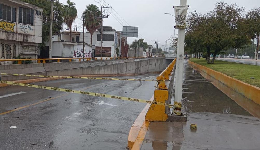 Alrededor de las 11 de la mañana quedó cerrado el paso a desnivel de bulevar Miguel Alemán. (CORTESÍA)