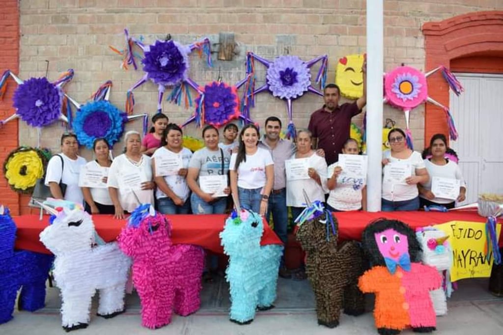 Ahora tocó el turno de la clausura de los talleres a mujeres del ejido Mayrán. (EL SIGLO DE TORREÓN)