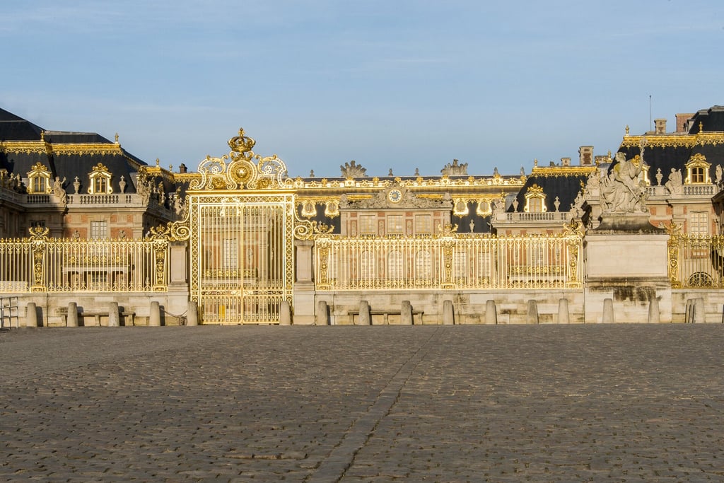 El museo de Louvre de París también tuvo que ser evacuado el pasado sábado por una amenaza de bomba. (X)