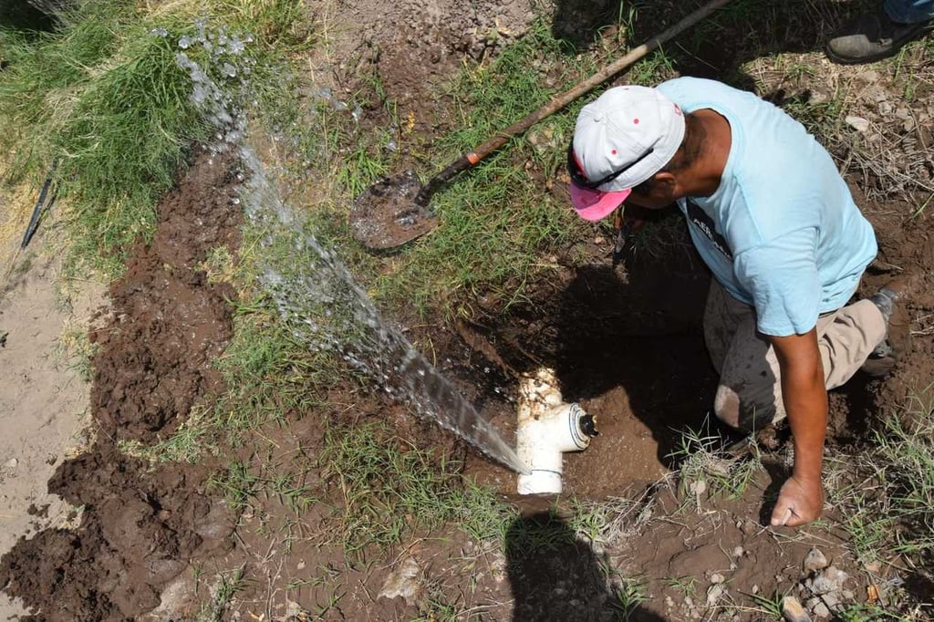 Por las tomas clandestinas en el acueducto se pierden alrededor de 100 litros por segundo. (EL SIGLO DE TORREÓN)