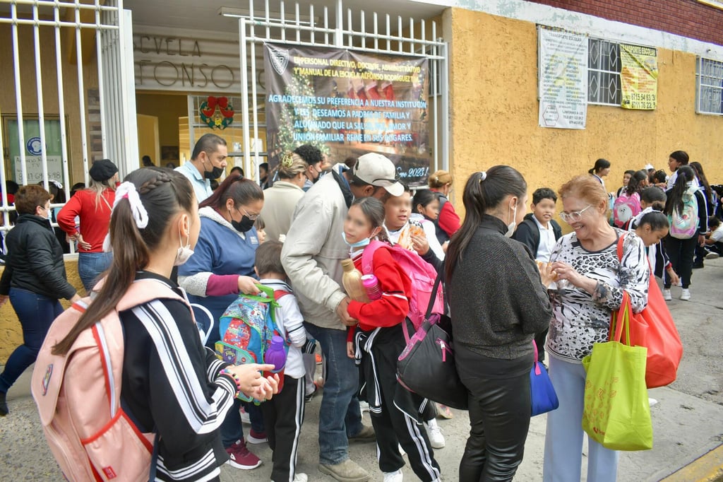 Estudiantes y docentes regresarán a las aulas el lunes 8 de enero. (ARCHIVO) 