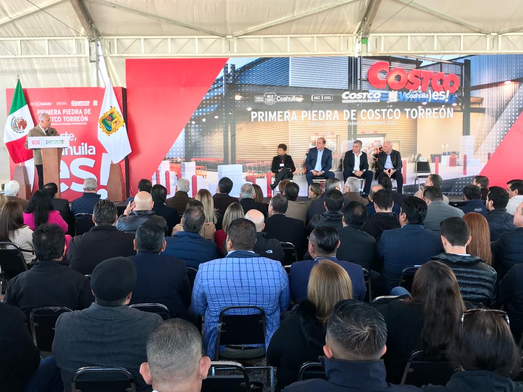 Colocación de la primera piedra de Costco en Torreón. (FERNANDO COMPEÁN) 