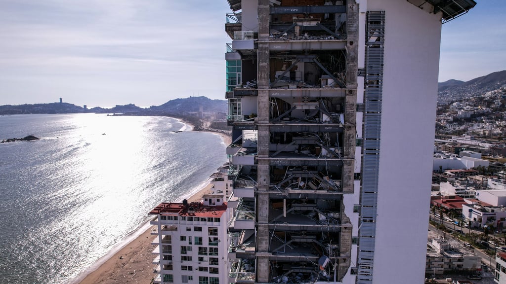 Fotografía tomada con un drone que muestra zonas afectadas por el paso del huracán Otis. (EFE)