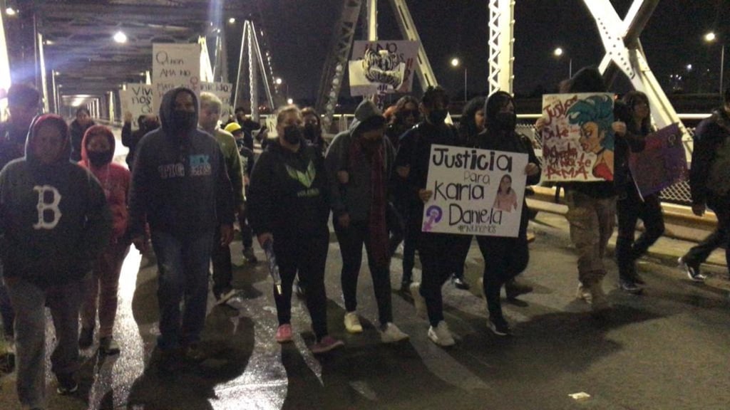 Familiares y amigos de Karla Daniela se unieron a la movilización para exigir justicia por el feminicidio.