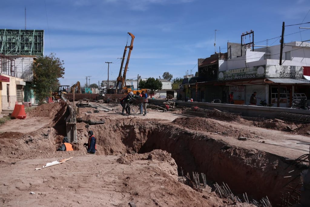 Raúl Meraz, subsecretario de Gobierno, ve aventurado dar una nueva fecha de entrega de la obra del paso a desnivel 5 de Mayo, en Gómez Palacio. (VAYRON INFANTE)