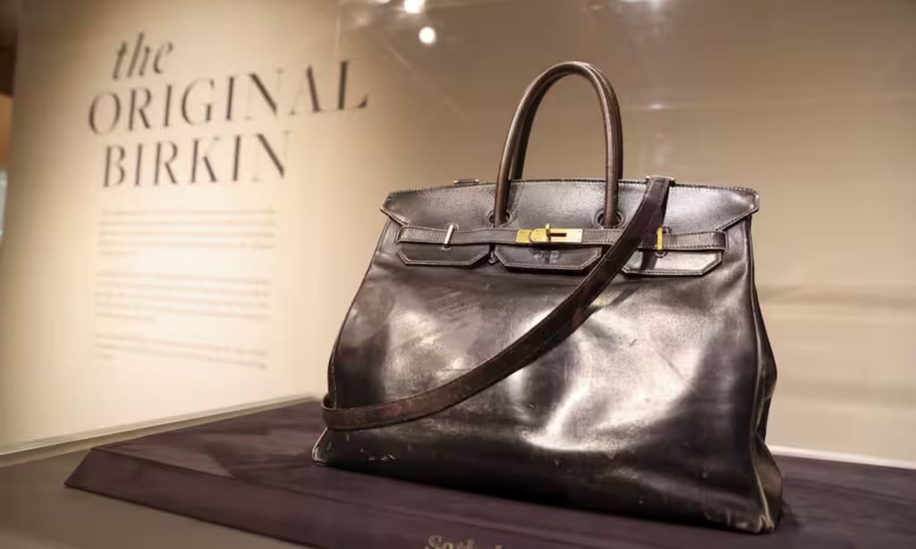 El bolso 'Birkin' original desgastado por la actriz y que enloqueció a la moda busca dueña