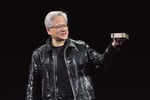 El fundador y CEO de Nvidia, Jensen Huang, presenta la primera supercomputadora con IA de la compañía. Imagen: EFE/ Allison Dinner