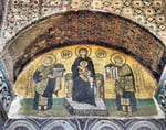 Mosaico bizantino de la Virgen y el Niño entre los emperadores Justiniano y Constantino, en la mezquita de Santa Sofía, en Estambul, Turquía. Foto: Casalmaggiore Provincia
