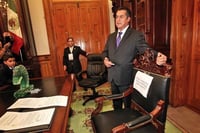 'Bronco' saca silla de Medina del Palacio de Gobierno