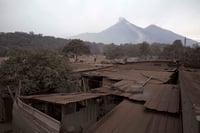 Se elevan a 46 los heridos por erupción de volcán en Guatemala