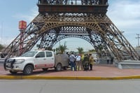 Se suicida en réplica de Torre Eiffel 