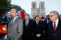 Llega Macron a Notre Dame para seguir combate a incendio
