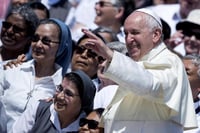 Papa Francisco felicita a México por ser 'tan acogedor con los migrantes'