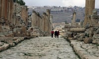 Apuñalan a 3 turistas mexicanos y una suiza en sitio arqueológico de Jordania