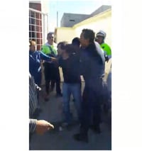 Difunden video de trifulca entre autoridades y ciudadanos en Torreón