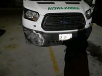 Choca conductor de ambulancia en finca de Torreón Jardín