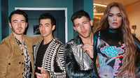 Los Jonas Brothers anunciaron este lunes el lanzamiento, esta semana, de su nuevo sencillo X en colaboración con la artista urbana Karol G., en lo que representa su segundo trabajo bilingüe y con artistas latinos en menos de un año. (INSTAGRAM) 
