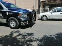 Disparan policías contra padre e hijo en Torreón