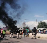 Toman carretera Torreón-San Pedro en protesta por detenciones