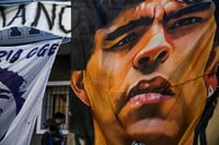 Diego Armando Maradona estará siete días internado