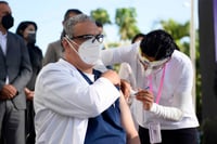 Gobernadores y empresas mexicanas celebran autorización de AMLO para comprar vacunas