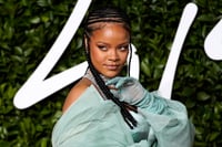 Tuit de Rihanna causa revuelo