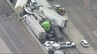Choque masivo de 100 vehículos en Fort Worth deja cinco muertos