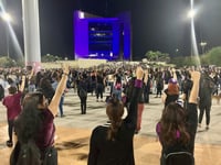 Mujeres alzan la voz en Plaza Mayor de Torreón