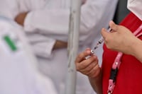 Sin vacunar, 18 mil trabajadores del sector salud en Coahuila