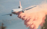 Llega mega avión para apoyar a sofocar incendio en Sierra de Arteaga