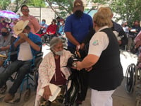 Acuden de Torreón para recibir vacuna antiCOVID a módulos de la zona rural de Gómez Palacio