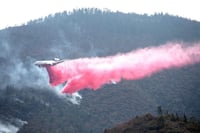 Progresa combate a incendio en Sierra de Arteaga con apoyo de Avión DC10