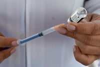 Prevén suspender vacunación contra COVID el Viernes Santo en Torreón