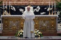 Papa Francisco pide superar retrasos en distribución de vacuna