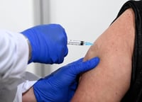 Campaña global intenta entregar 1,800 millones de vacunas más a países pobres