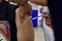 Vacunación a docentes aclara posible regreso a clases en Coahuila