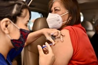 Aplican 2 mil vacunas contra COVID en Drive-thru de Torreón