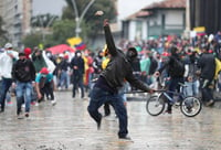 Exigen colombianos fin del abuso policial