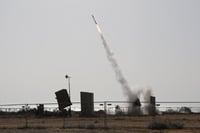 Dispara Hamás decenas de cohetes hacia Tel Aviv en escalada con Israel