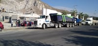 Vecinos de Lerdo protestan en la empresa Cribissa por contaminación e impiden acceso a camiones
