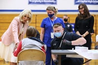 Jill Biden y Jennifer Garner promueven vacunación antiCOVID en adolescentes