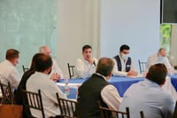 Reaparece gobernador de Tamaulipas en reunión con gabinete